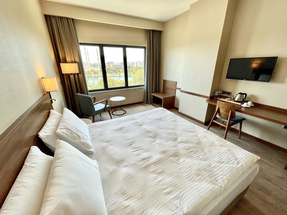 Turkmen Riverside Hotel 12/37