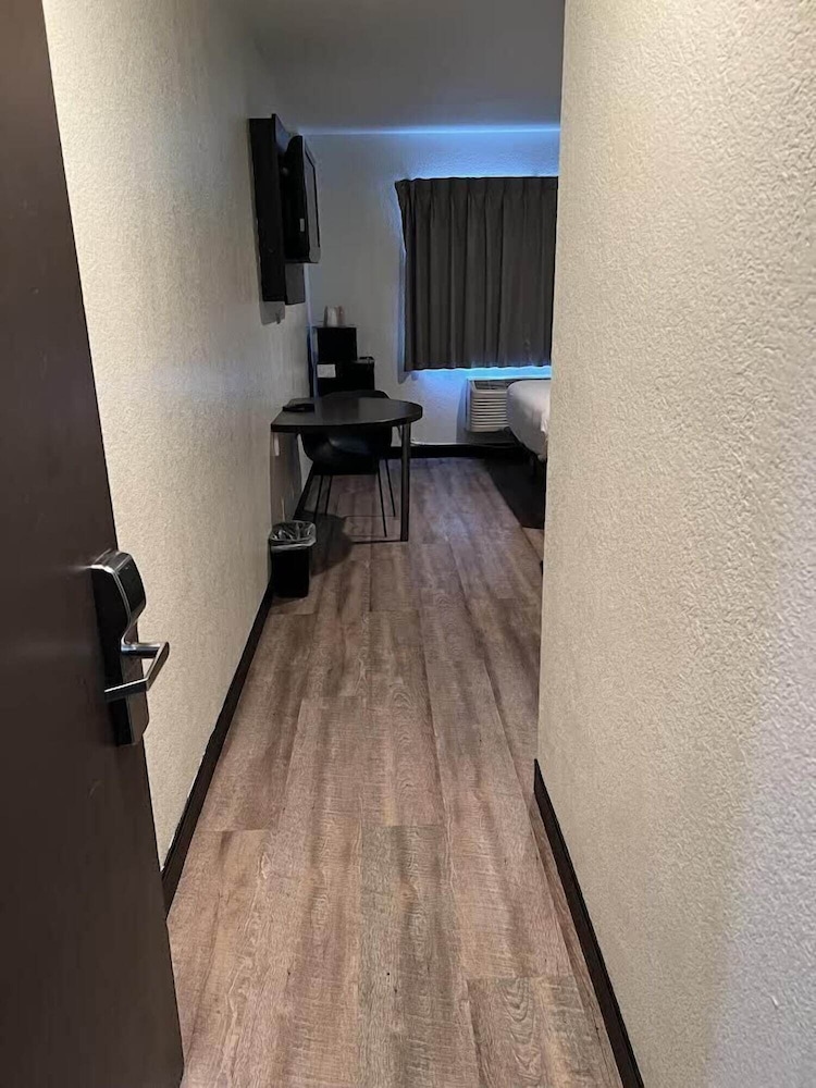 Motel6 Modesto, CA - Downtown 37/49