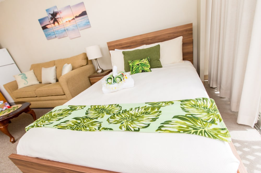 Tropical Studios At Marine Surf Waikiki 14/50