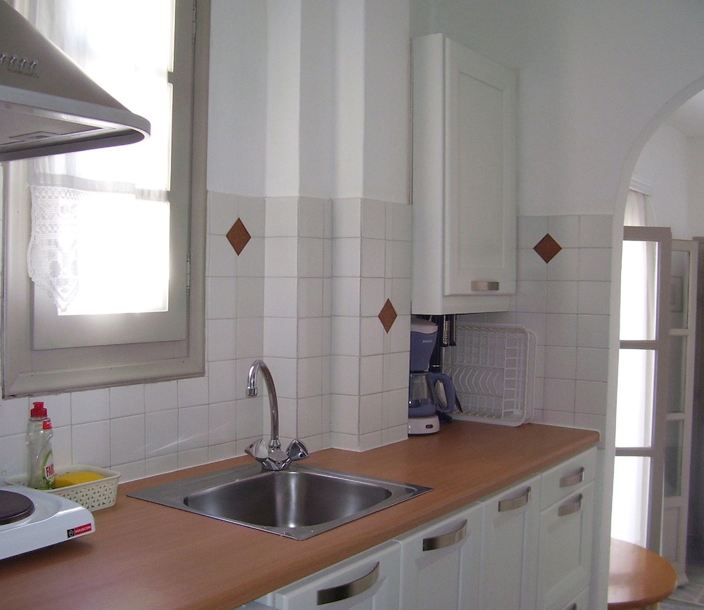 Despinas Rooms And Apartments 95/95