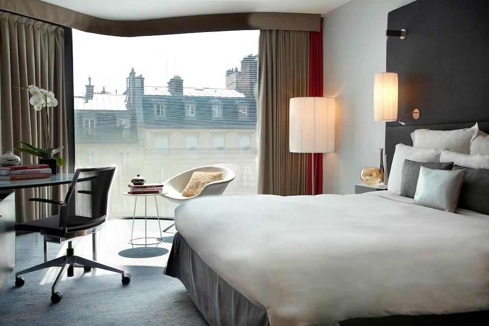 Renaissance Paris Arc de Triomphe Hotel 17/31