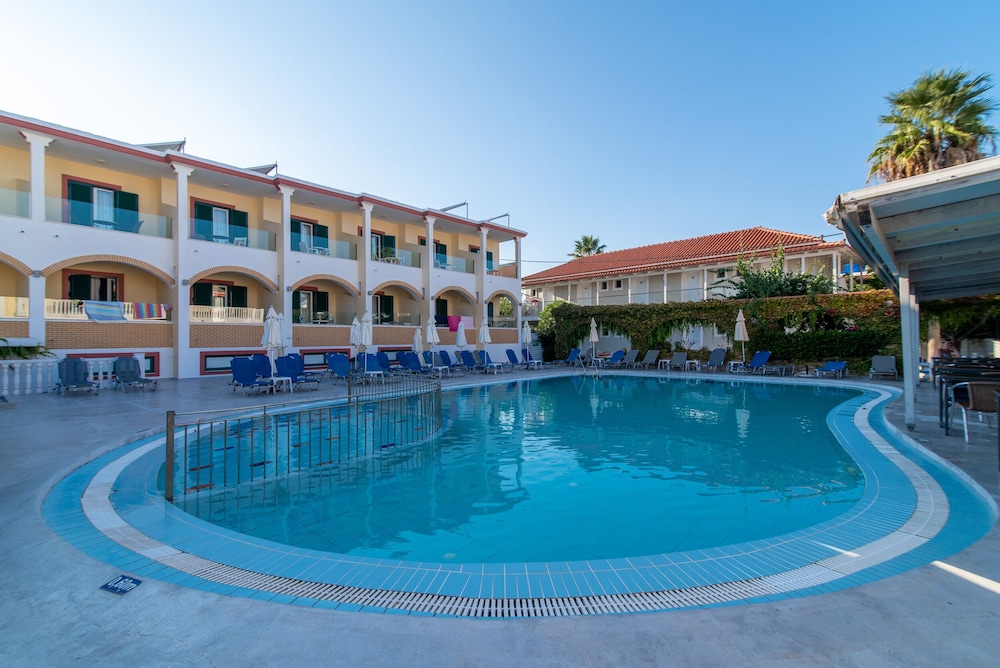 Club Zante Plaza 6/50