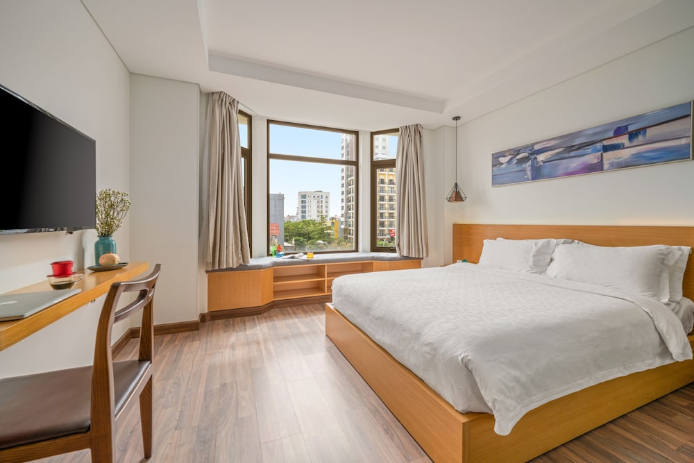 SUPERIOR, DOUBLE BED, CITY VIEW