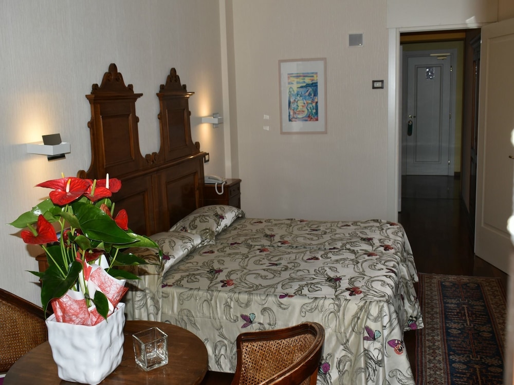 Villa Madrina Lovely and Dynamic Hotel 33/49