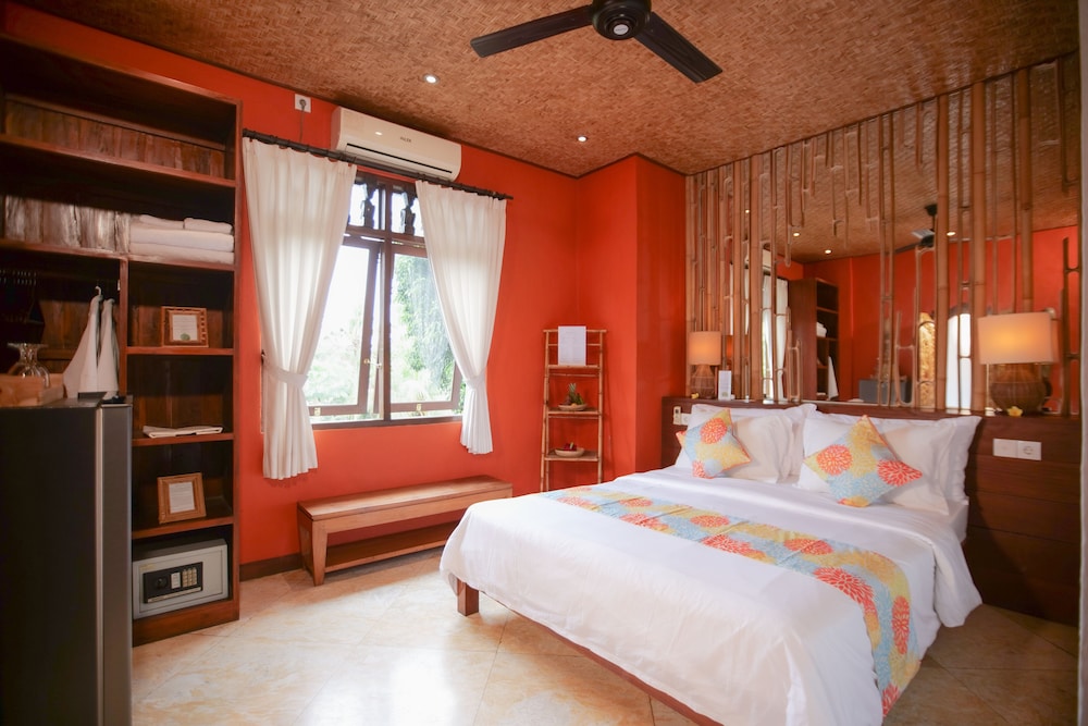 SUPERIOR, QUEEN BED