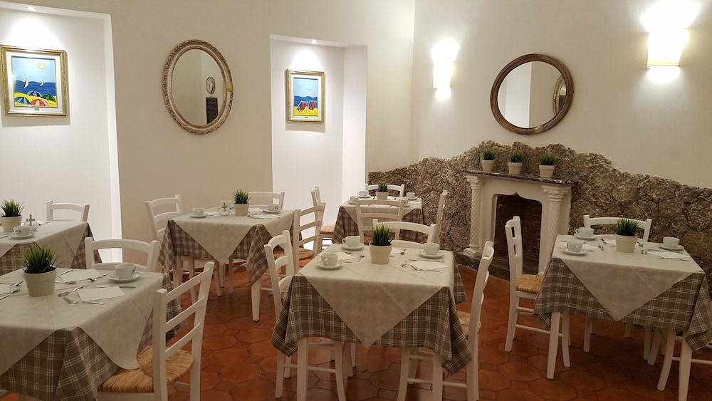 restaurant-cafeteria