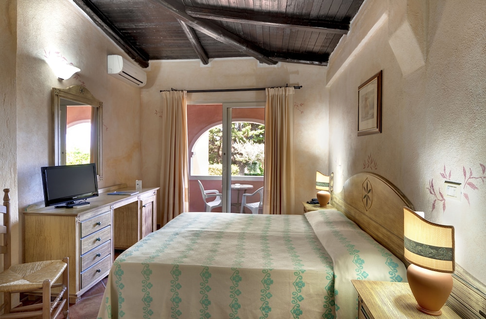 Colonna Beach Hotel 17/50