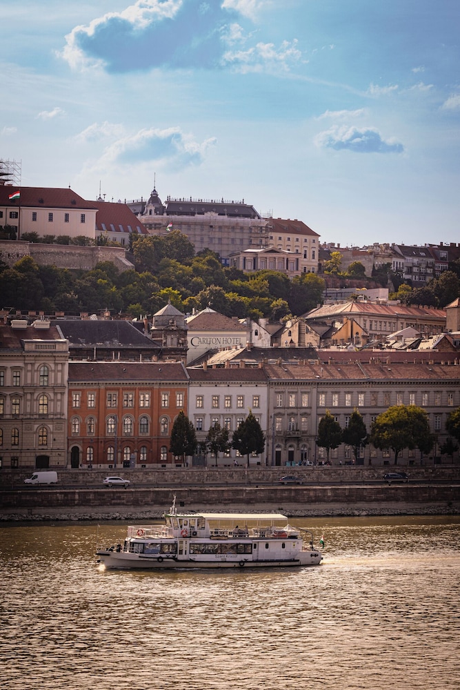 Carlton Hotel Buda Castle 53/64