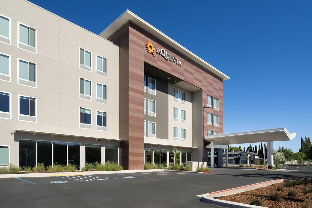 La Quinta Inn & Suites by Wyndham Tracy 47/53