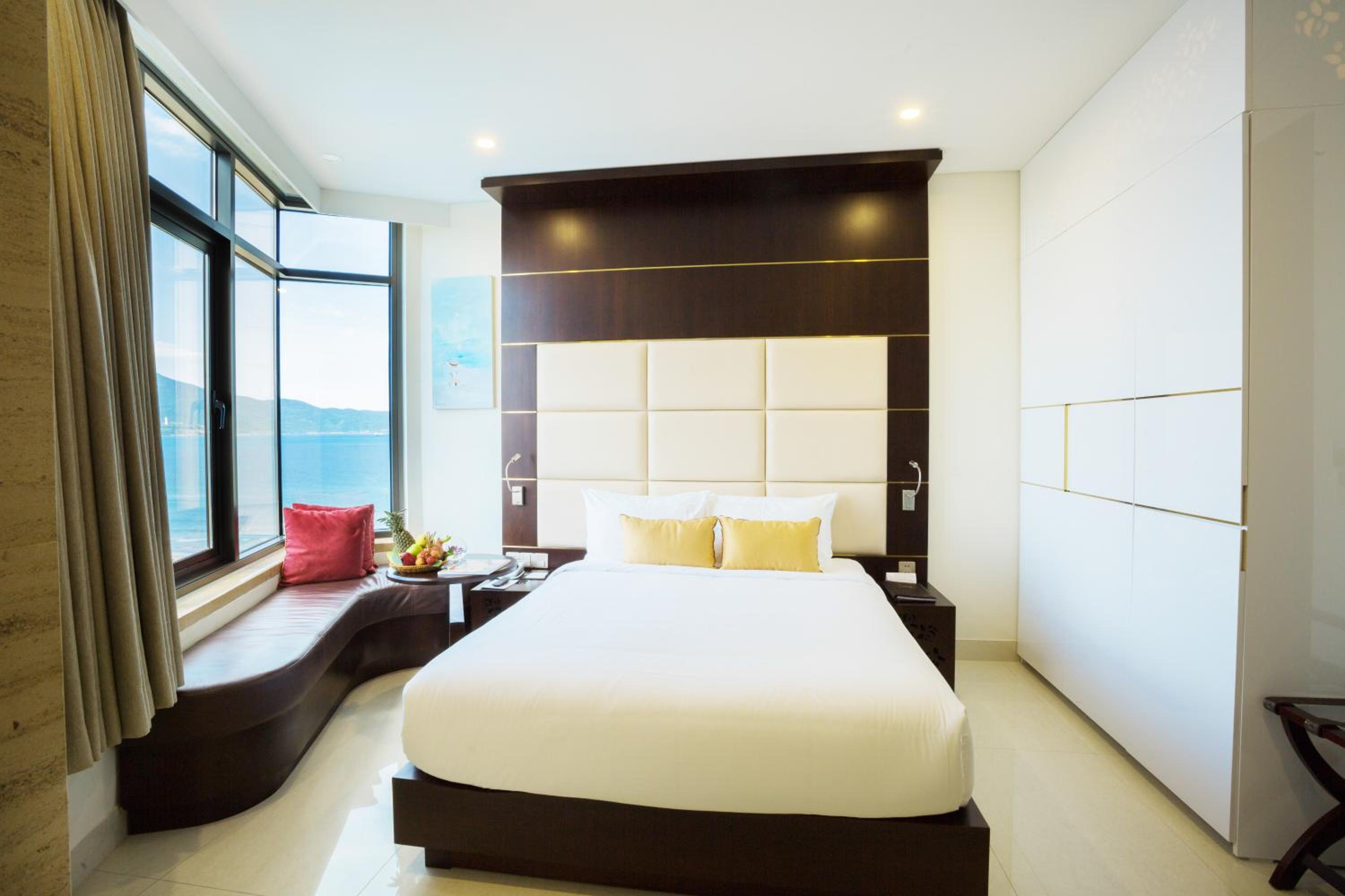 Senior, Deluxe, Queen Bed، Holiday Beach Hotel Danang 2/5