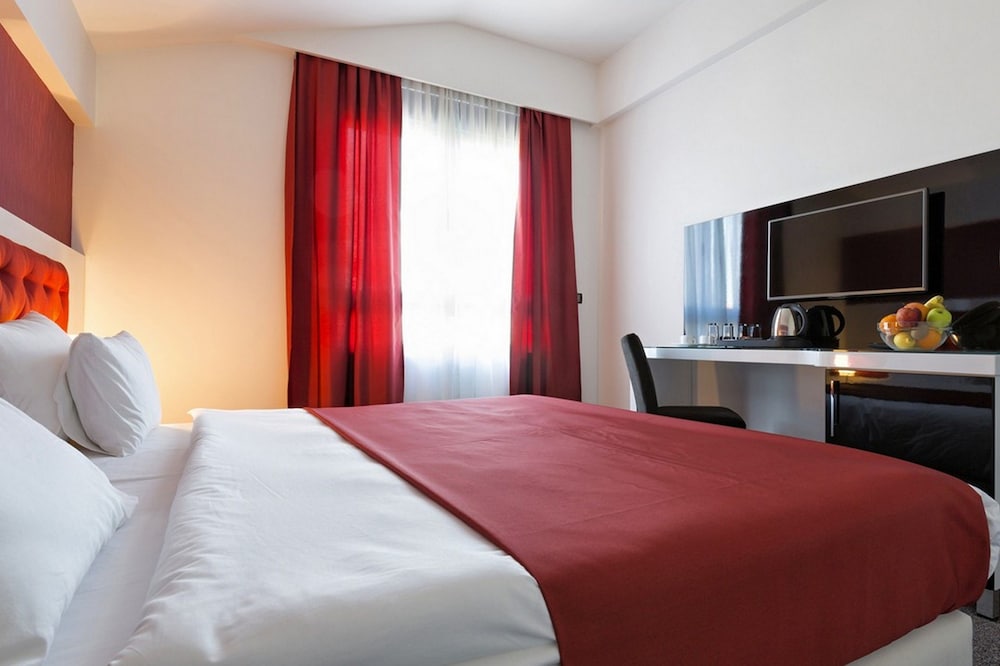 NOVA CITY HOTEL SIGNATURE COLLECTION 14/50