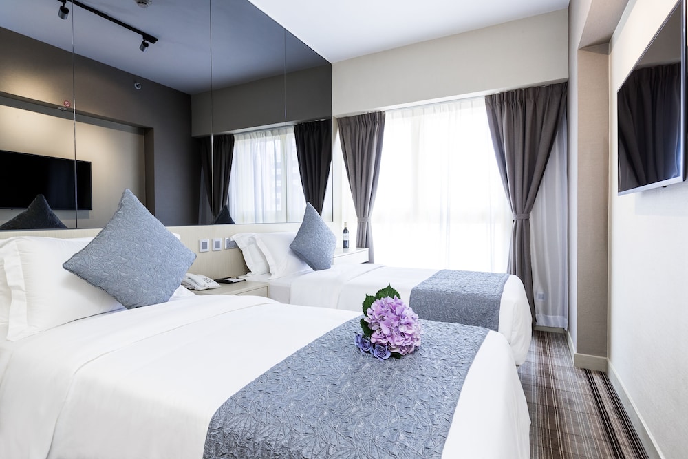 SUPERIOR, DOUBLE OR TWIN BED