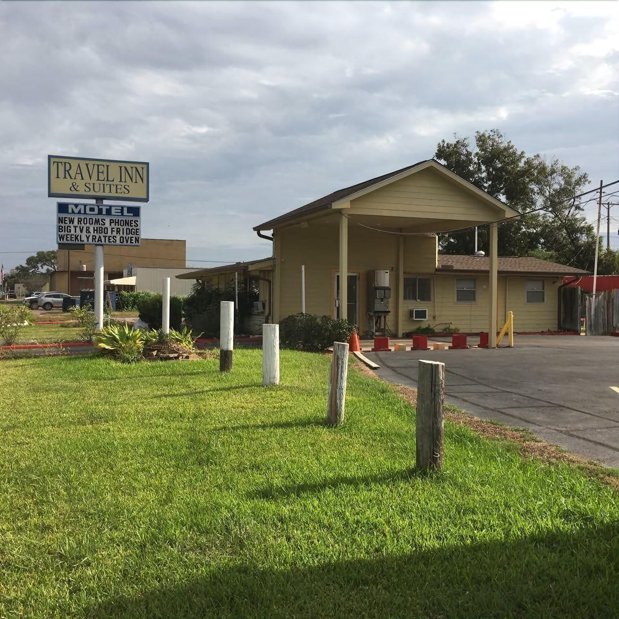 Travel Inn & Suites 21/23