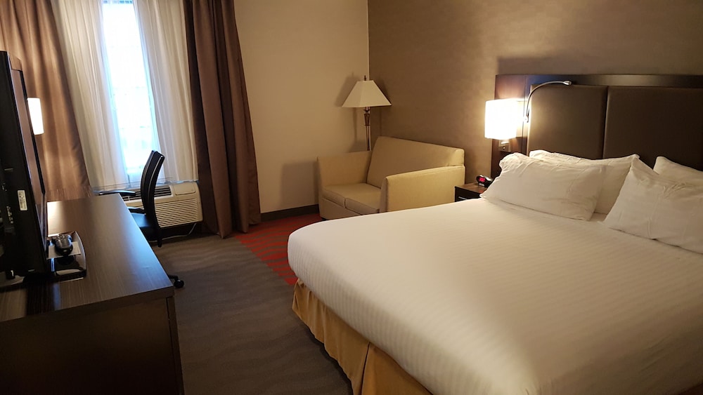 Holiday Inn Express Barrie 19/75