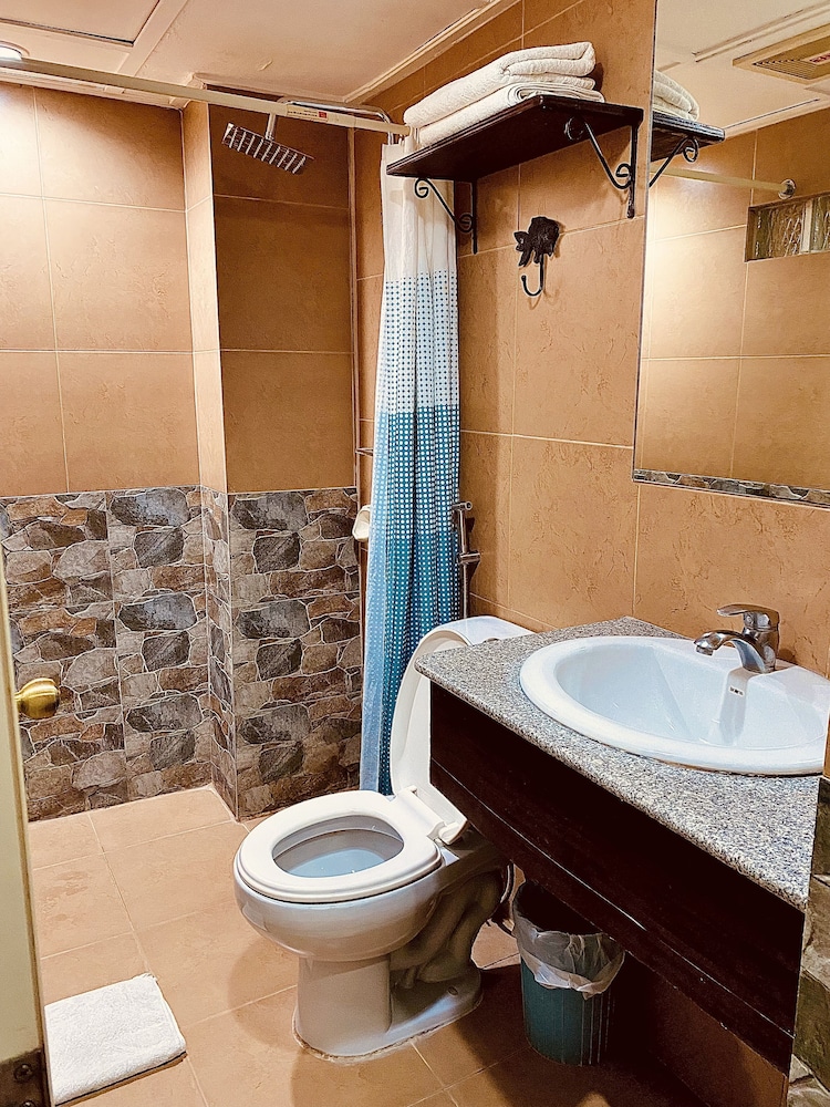 Wregent Plaza Hotel 53/55
