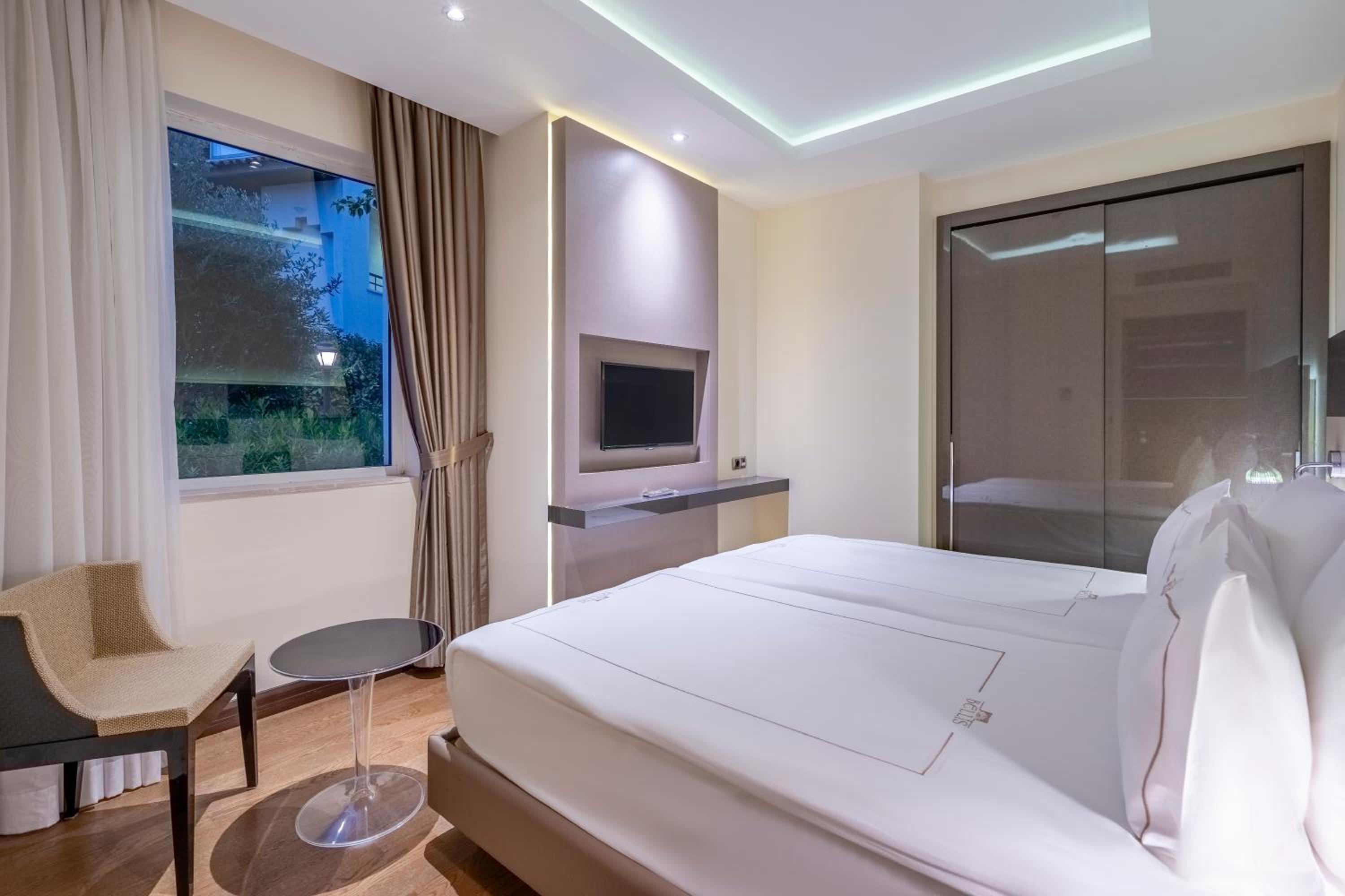3 Bedrooms, Villa