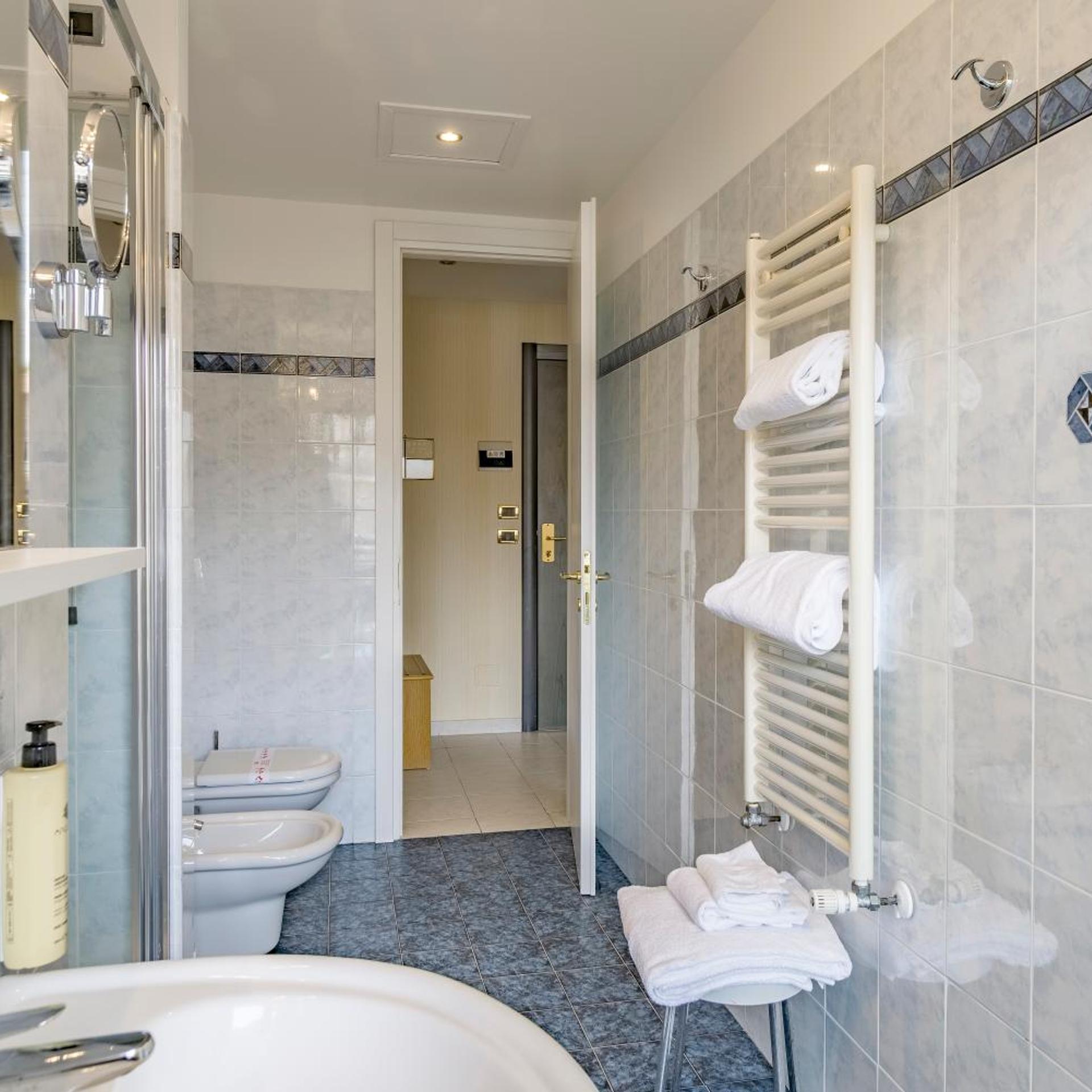 Classic, Double or Twin Bed, Lateral Side Sea View، Garden Lido 9/9