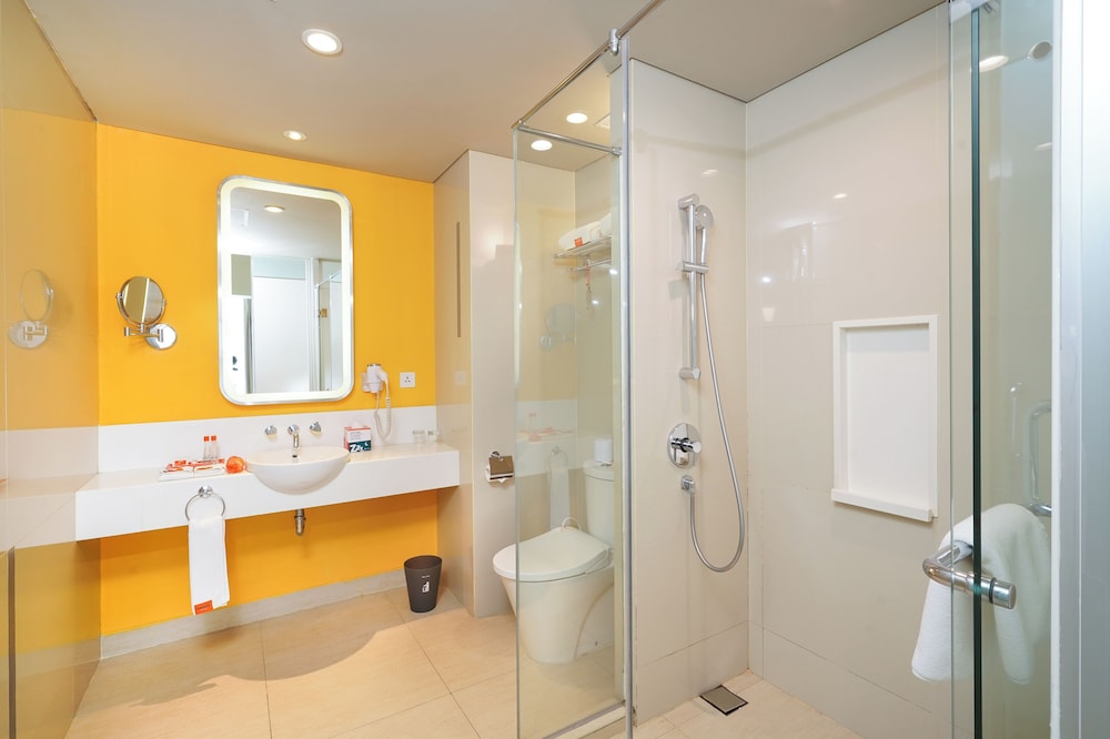 HARRIS Hotel & Conventions Bekasi 45/47