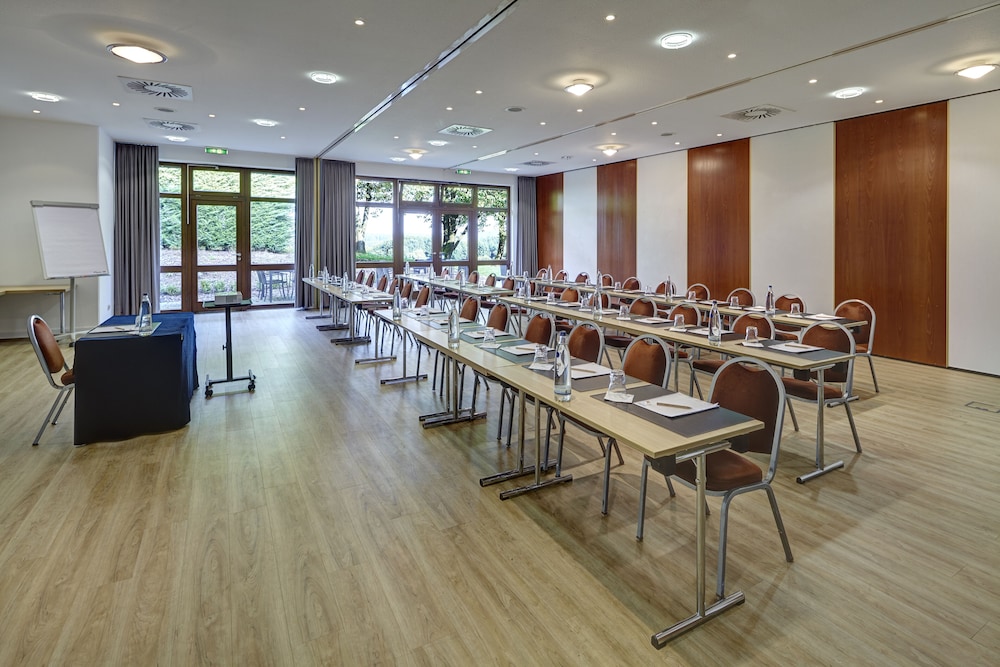 Trans World Hotel Kranichhohe 37/45