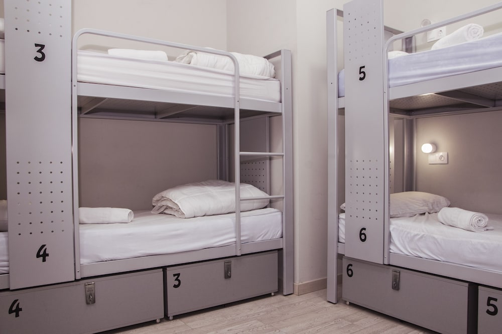FEMALE DORM, FEMALE ONLY, 8 BEDS, PRIVATE BATHROOM