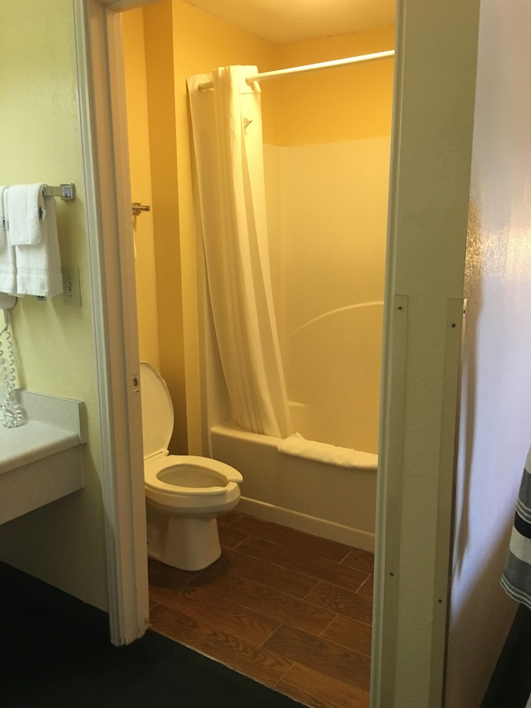 Woodstream Inn 27/57