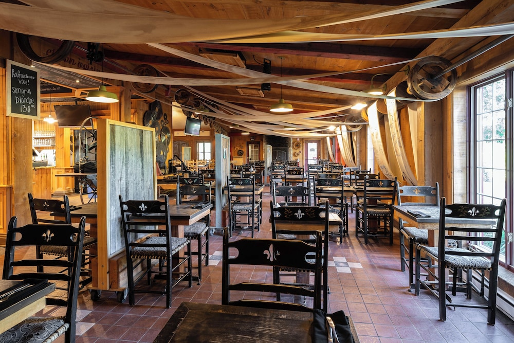 restaurant cafeteria