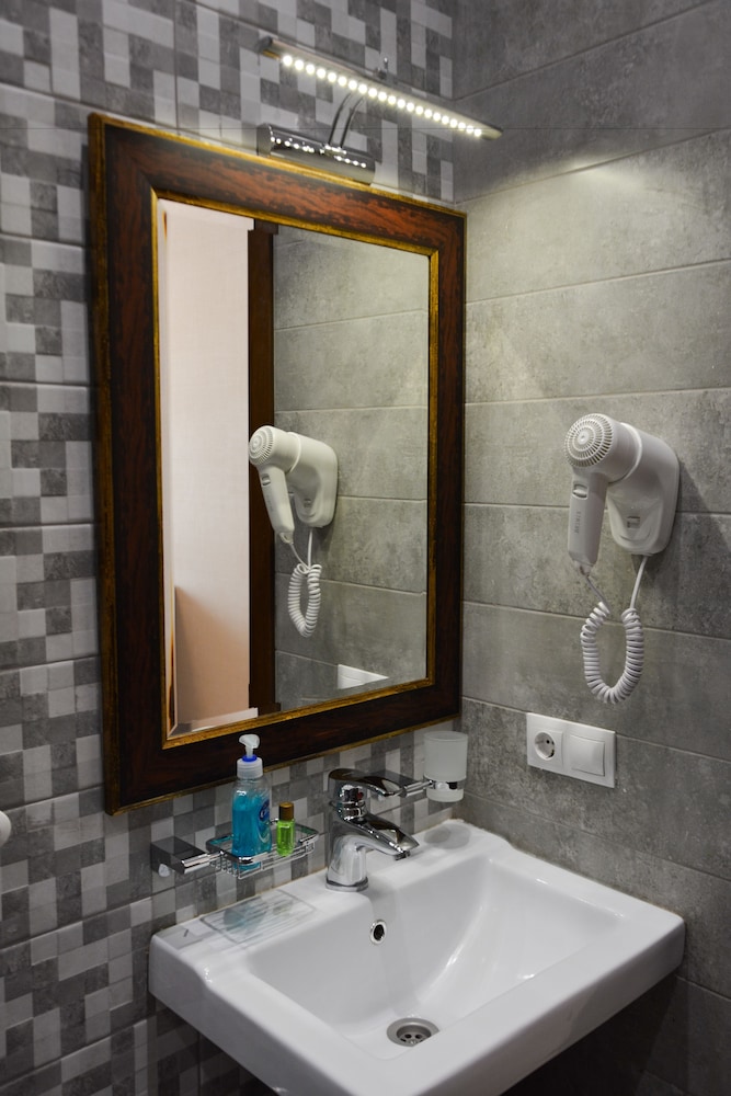 Eleon Boutique Hotel 23/28