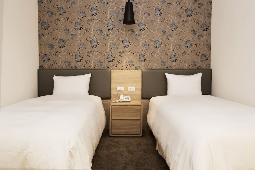 Hotel New Queen 2 18/36