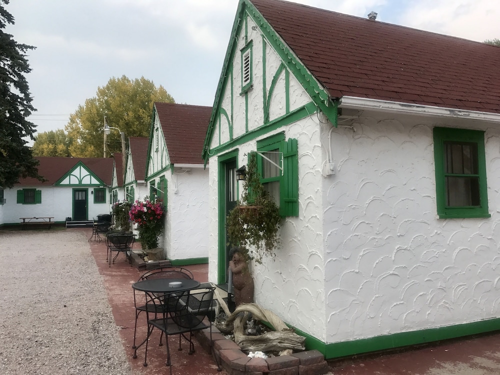 Chalet Motel 9/49