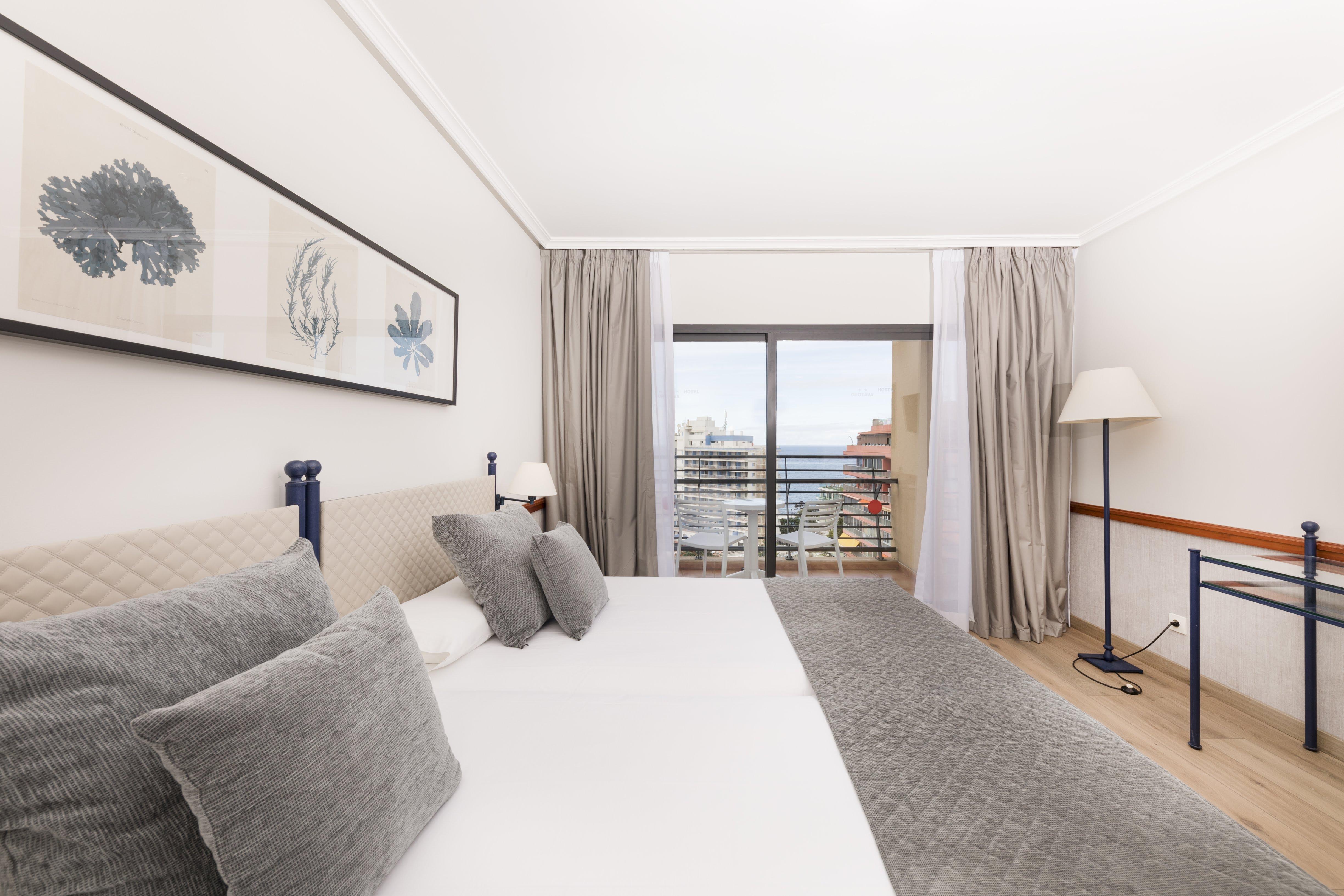 Standard, Side Sea View, Balcony or Terrace