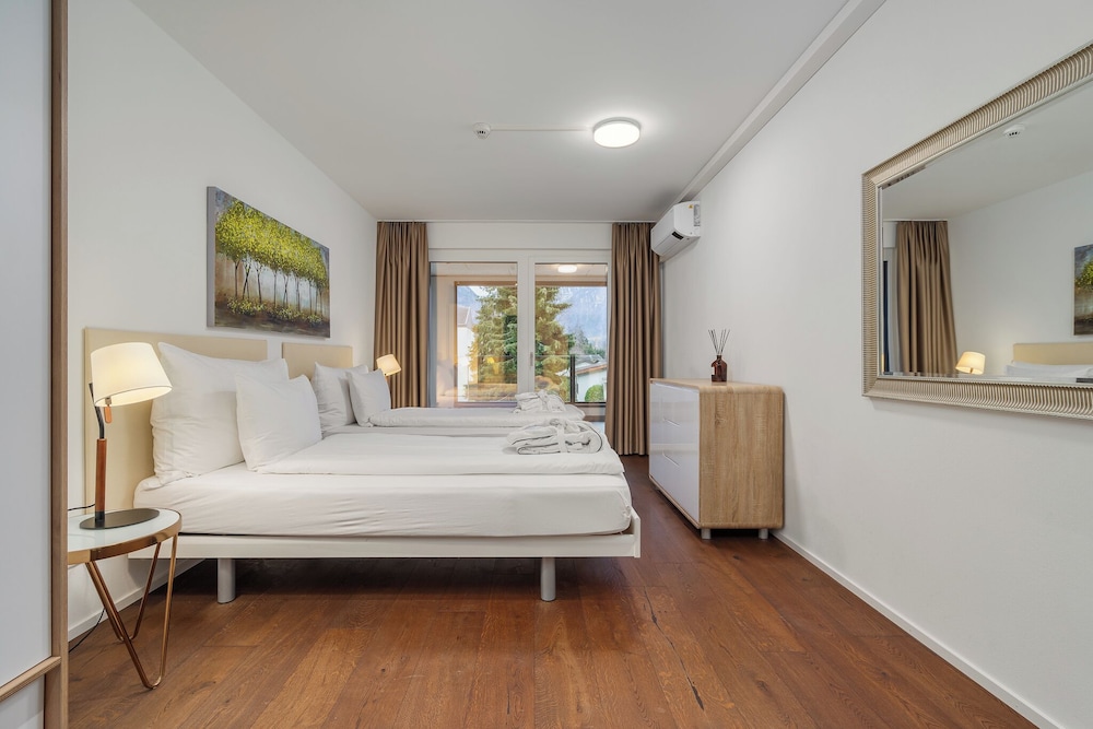 MULTIPLE BEDROOMS, LUXURY, APARTMENT
