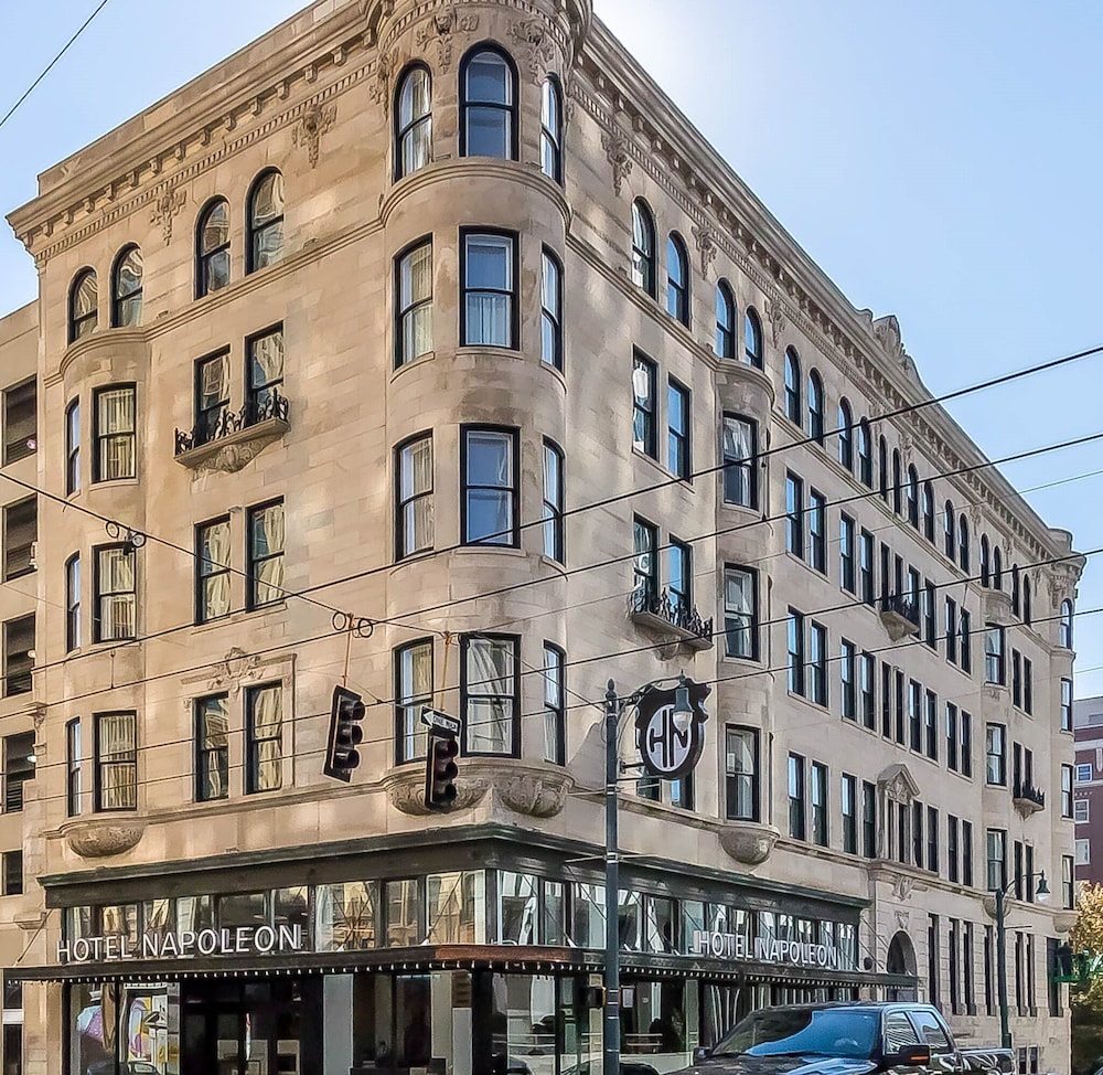 Hu Hotel Memphis 5/50