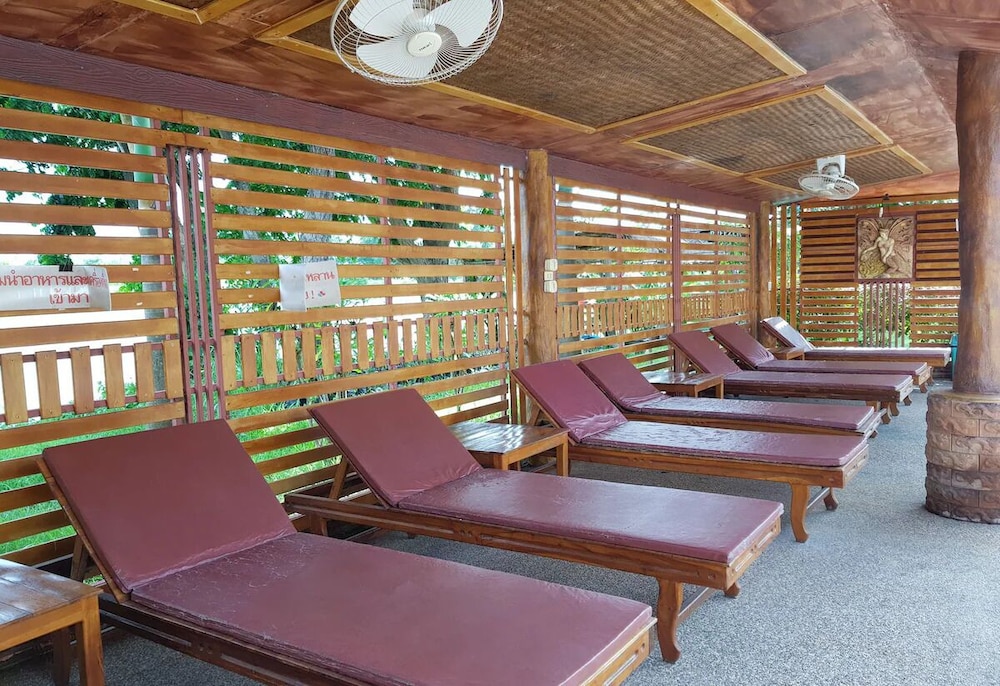 Changthai Comfort Guest House 24/40