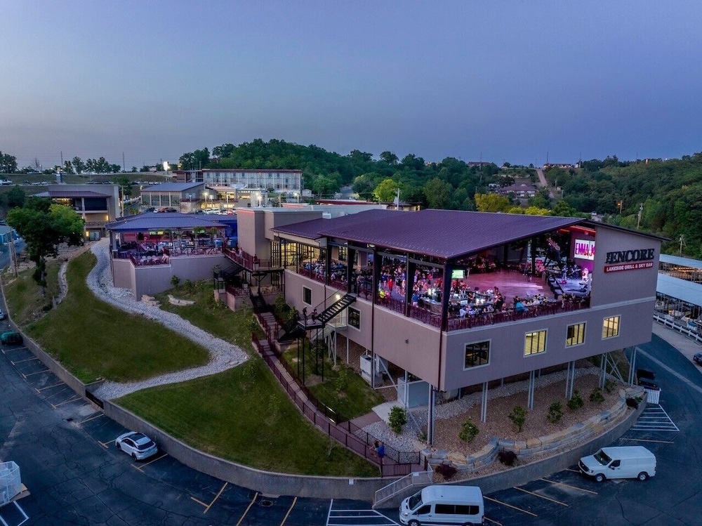 The Resort at Lake of the Ozarks 2/51