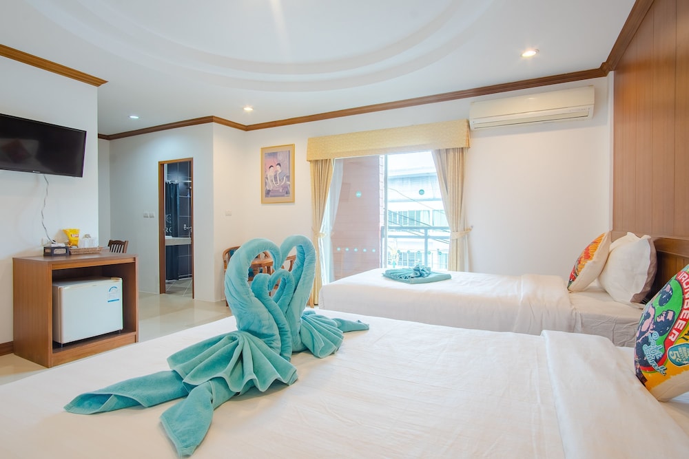 Pipikuku Hotel and Restaurant (ex. MVC Patong House) 28/30