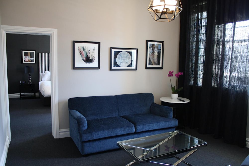 Mrs Banks Boutique Hotel 30/50