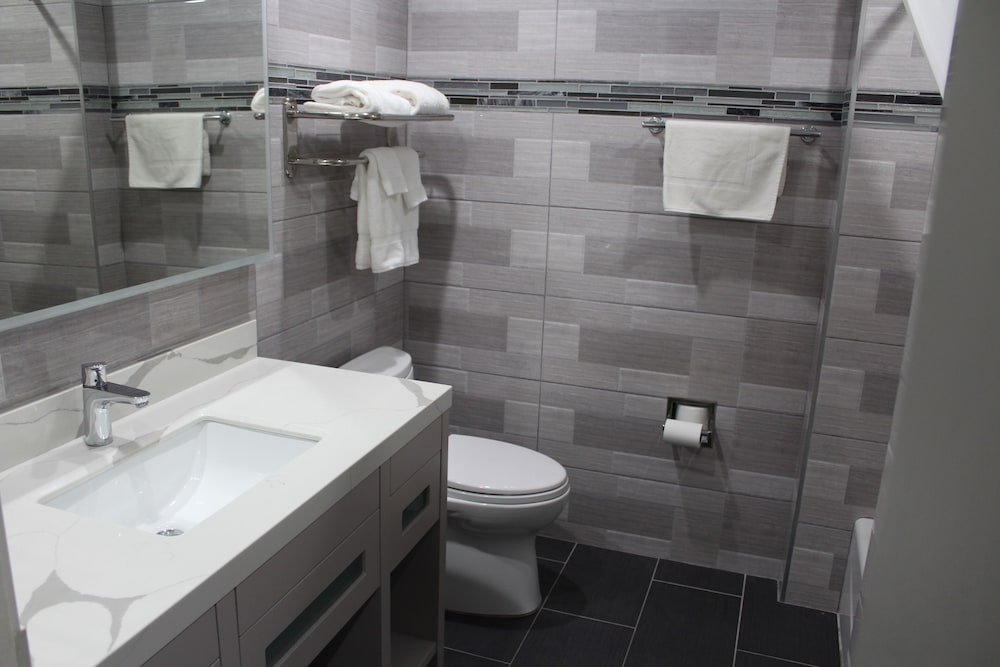 Mirage Inn and Suites 8/31
