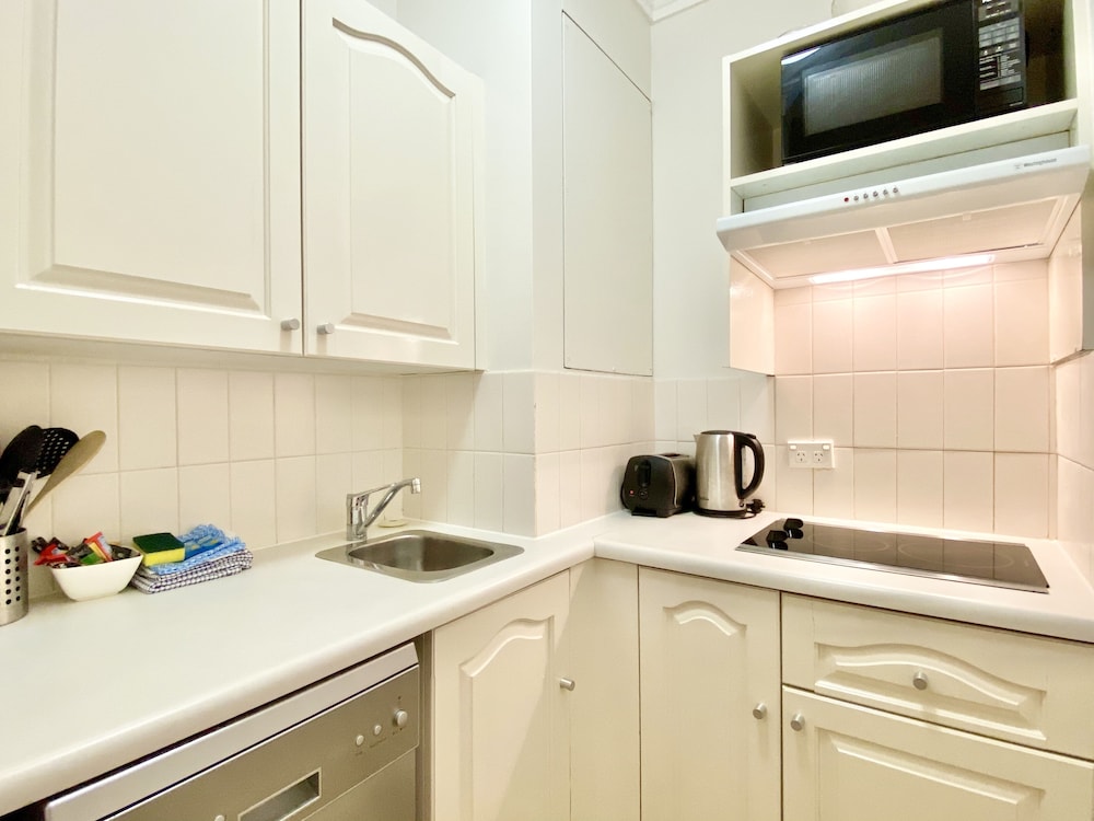 Milson Executive Apartments 15/75