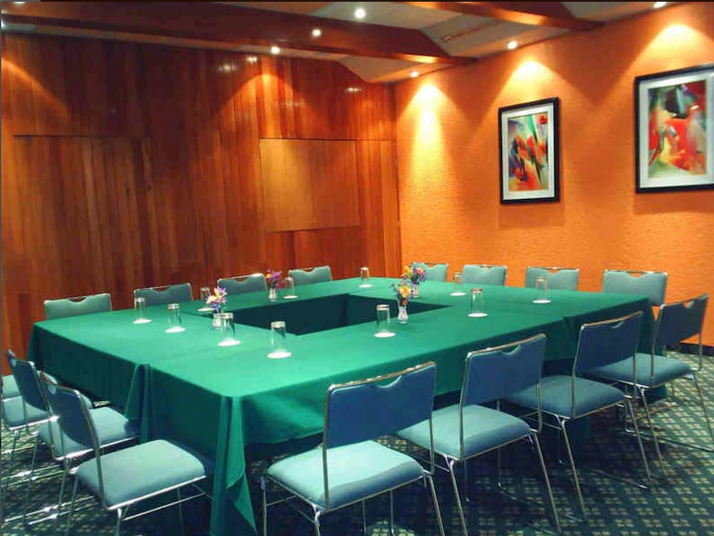 Segovia Regency Hotel 43/46