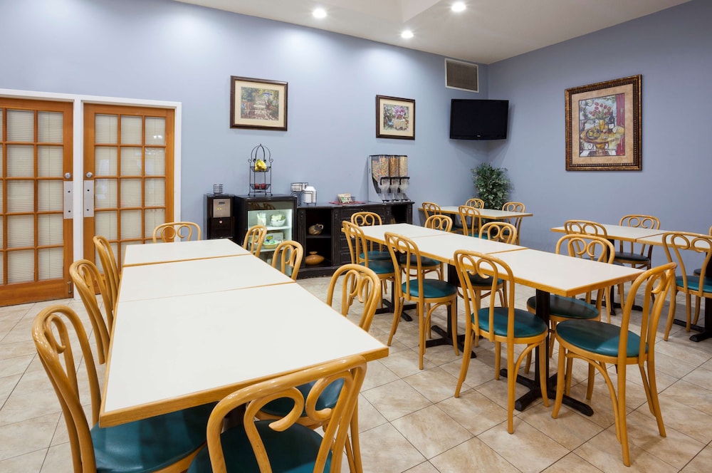 GrandStay Hotel & Suites Waseca 23/29