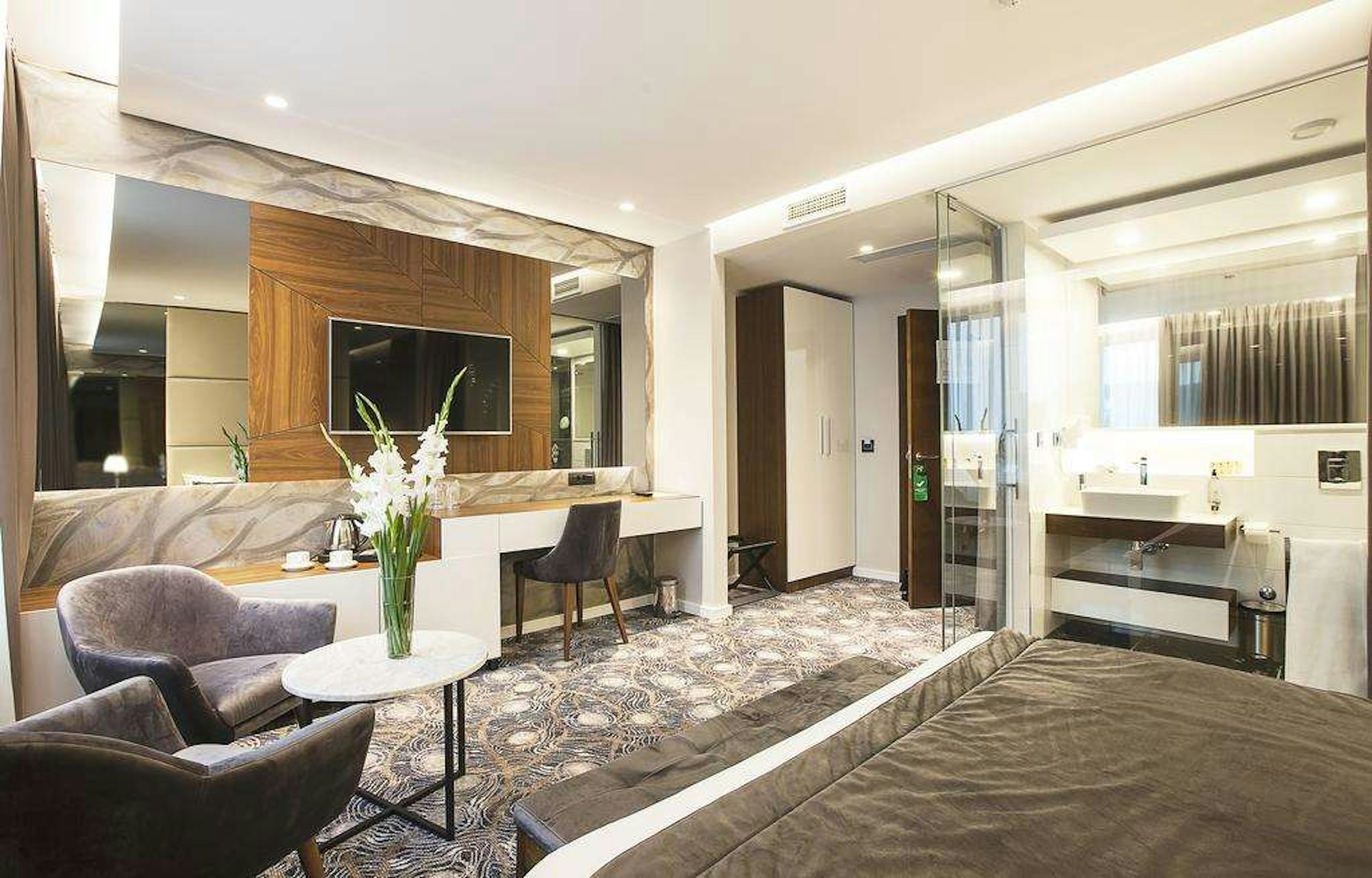 SKY HOTEL 39/49