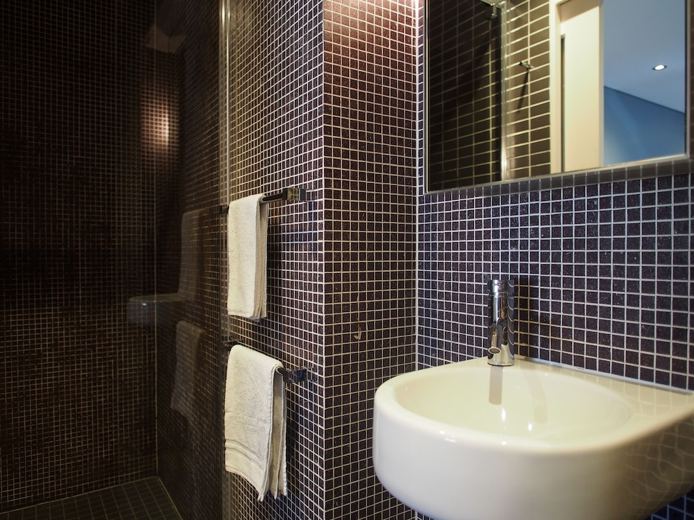 Crown Hotel Surry Hills 32/58