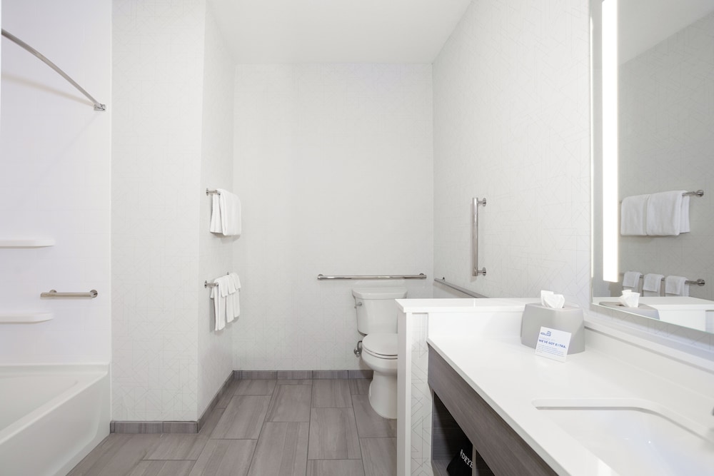 غرفة قياسية بسريرين كوين لذوي الإعاقة، Holiday Inn Express And Suites Monterrey Sendero 7/9