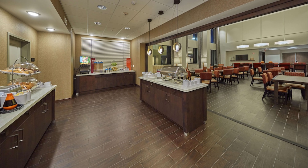 Hampton Inn and Suites Hood River 38/55