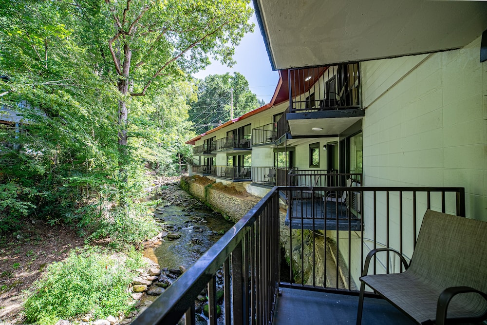 Bear Creek Inn Gatlinburg 35/41