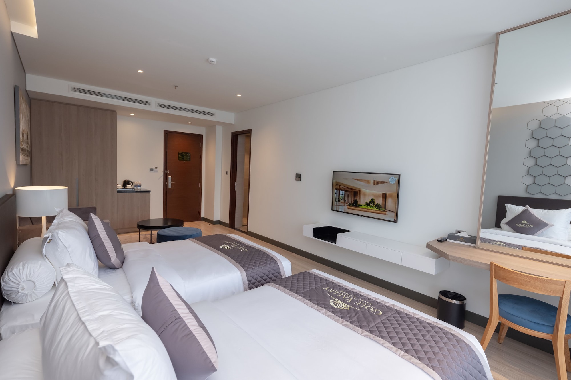 Deluxe, Twin Beds