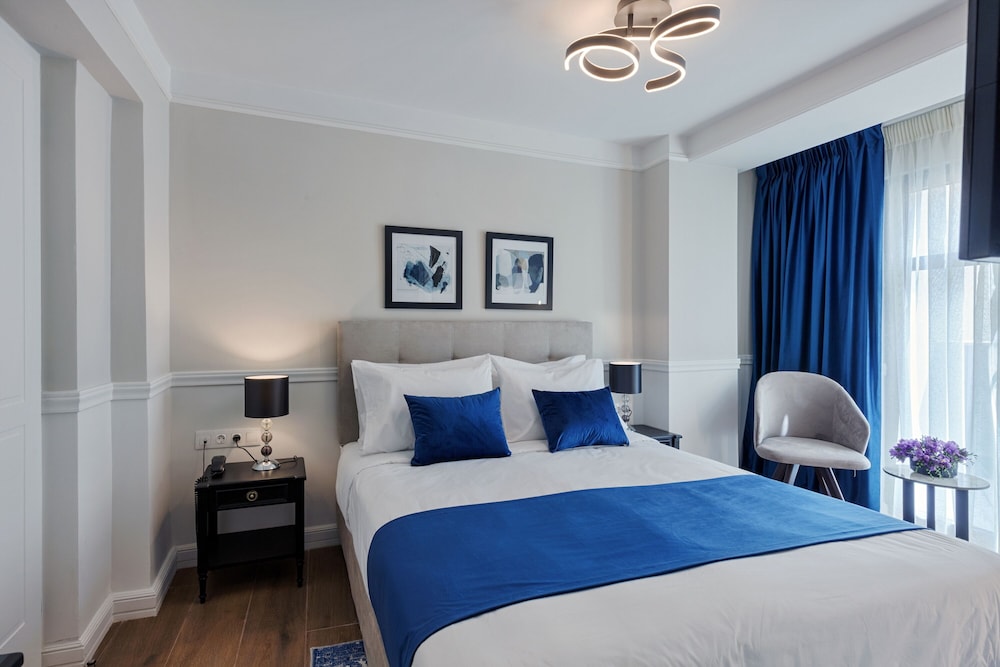 DELUXE, DOUBLE BED, HOT TUB