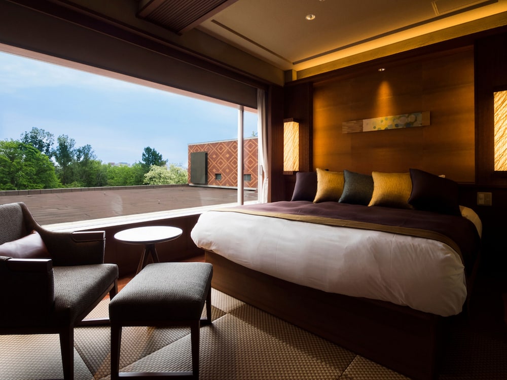 Modern, Queen Bed