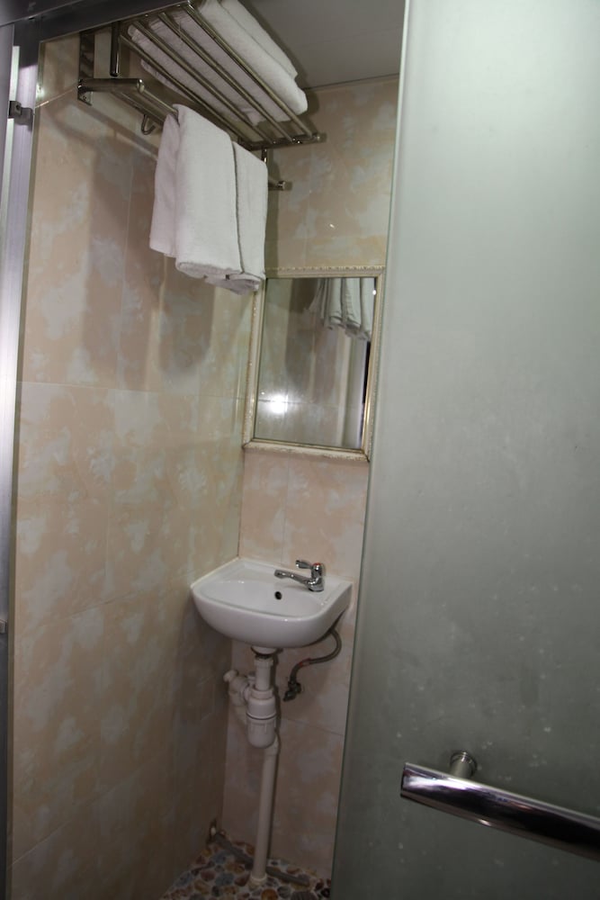 Om Guest House 24/74