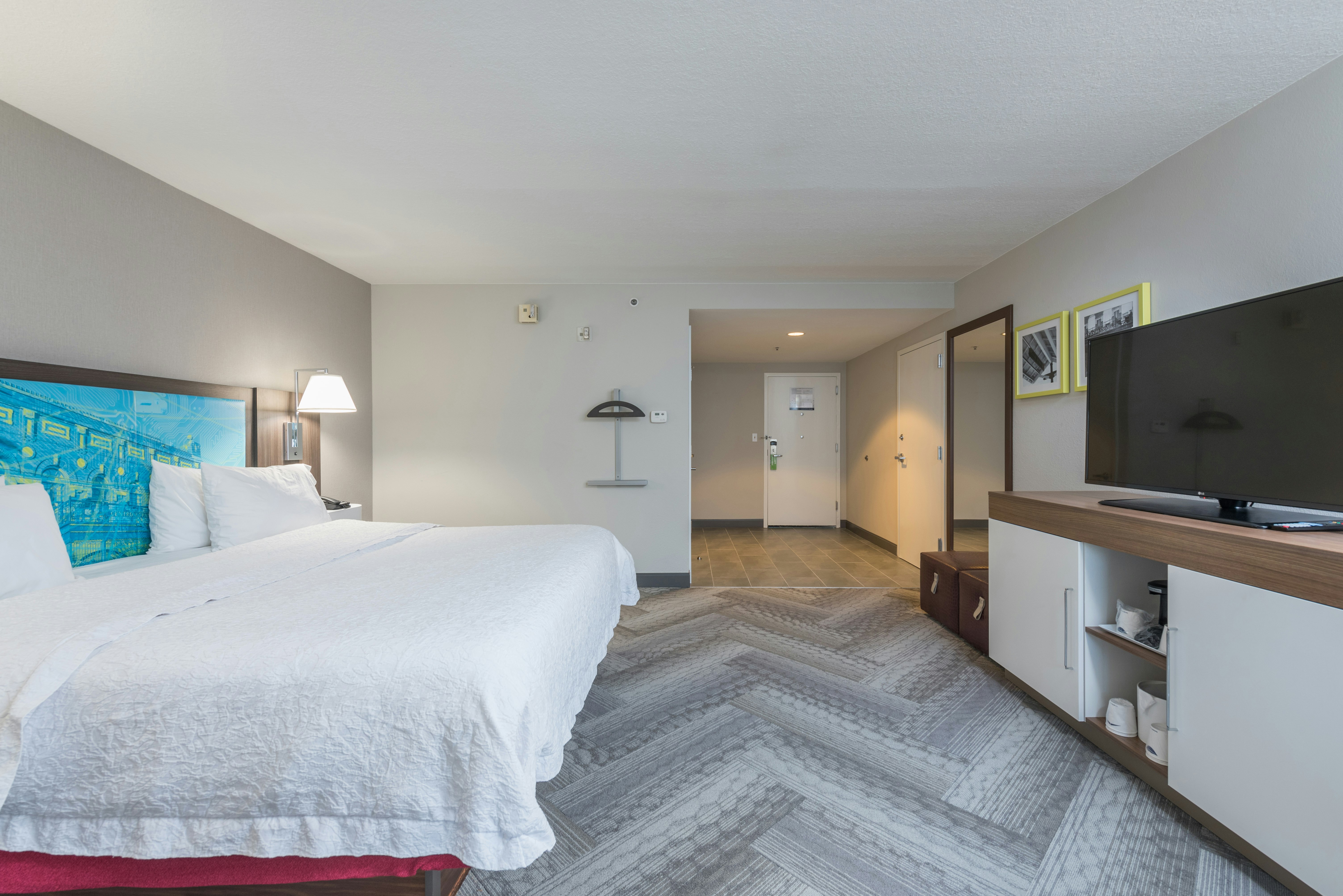 ROOM, KING BED, ACCESSIBLE